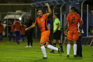 División Intermedia: El “Gallo” se lleva los puntos a la terraza del país - Fútbol de Ascenso de Paraguay - ABC Color
