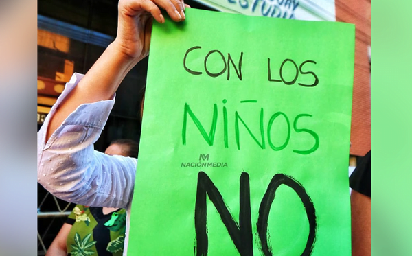 Padres se oponen a que alumnos acusados de abuso sexual formen parte de colegio religioso - Noticiero Paraguay