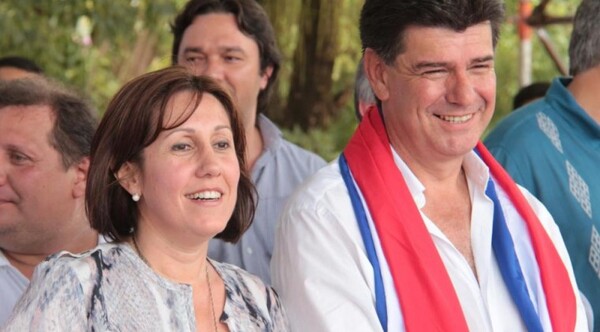 Esposa de Efraín gestionó estadía ilegal en el país de expertos informáticos brasileños - ADN Digital