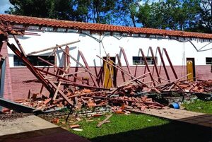 MEC responsabiliza a municipios y gobernaciones por escuelas caídas y obras “que se construyen mal” - Nacionales - ABC Color