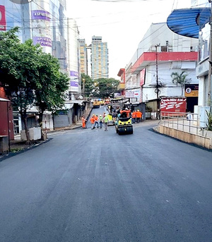 Arduo trabajo de recapado asfáltico en céntricas avenidas de la ciudad - La Clave