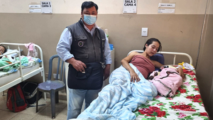 Sin médicos en los servicios de salud, mujer dio a luz en un taxi - La Clave