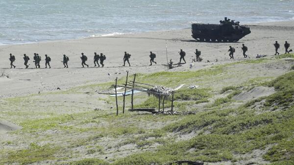 EEUU y Filipinas comienzan grandes maniobras militares cerca de China - .::Agencia IP::.
