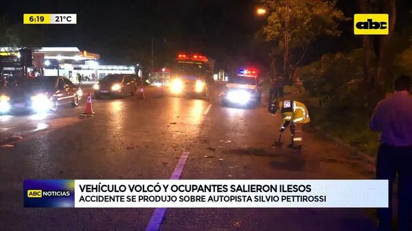 Video: Vehículo volcó y ocupantes salieron ilesos - ABC Noticias - ABC Color
