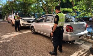 Abandonan vehículo hurtado en CDE