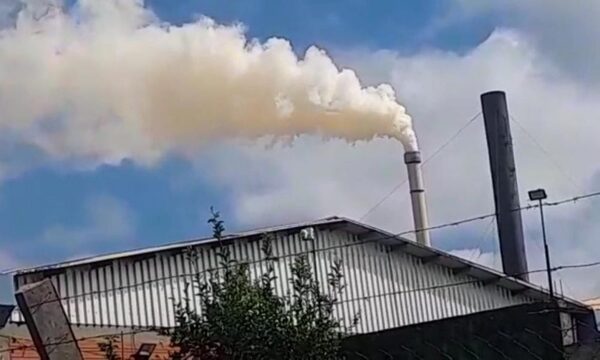 Suspenden actividades de fábrica textil que intoxicaba a vecinos