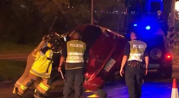 Vuelco sin lesionados en autopista Silvio Pettirossi - Policiales - ABC Color