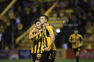 Versus / El gran presente de Néstor Camacho guía a Guaraní en el Apertura