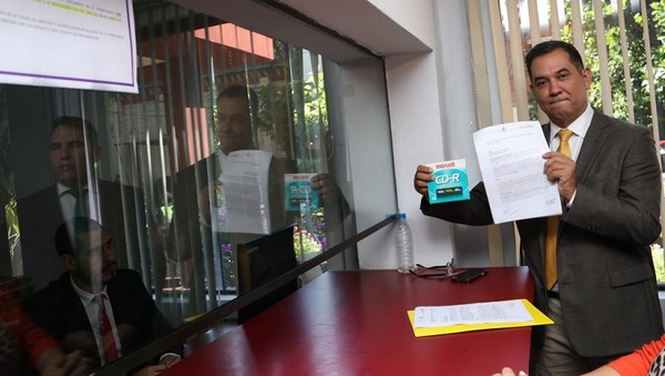 Denuncian a Efraín Alegre por Lesión de Confianza