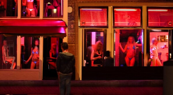 Diario HOY | Tensión en Ámsterdam por plan de traslado del Barrio Rojo a un "centro erótico"