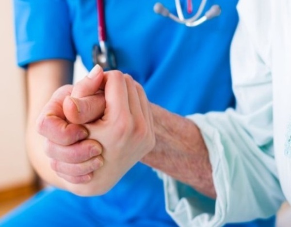 El Parkinson mayoritariamente afecta a varones, según médico
