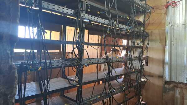 Diario HOY | ANDE acompañó allanamientos por casos de robo de energía en Alto Paraná
