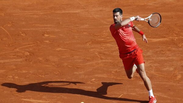 Djokovic, de menos a más en su debut
