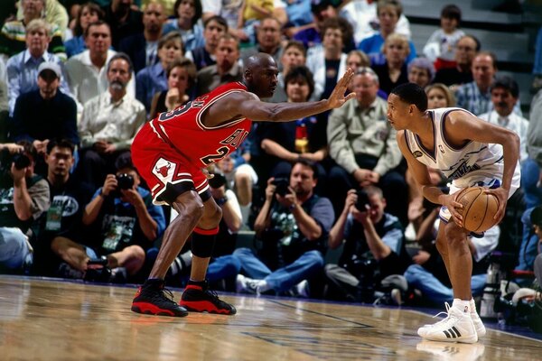 Versus / Subastan calzado deportivo que utilizó Michael Jordan por un valor récord