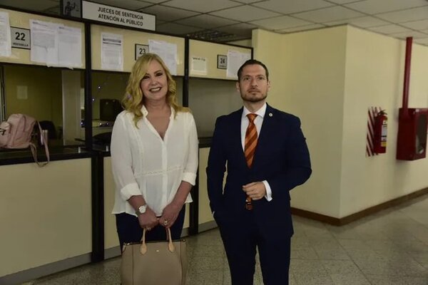 Menchi reafirma ser víctima de violencia digital que equivale a la violencia real