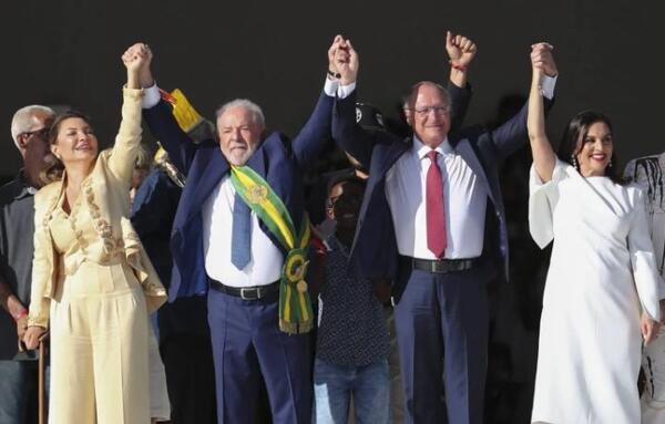 Lula completa 100 días turbulentos de control de cuarteles y gestos sociales - San Lorenzo Hoy