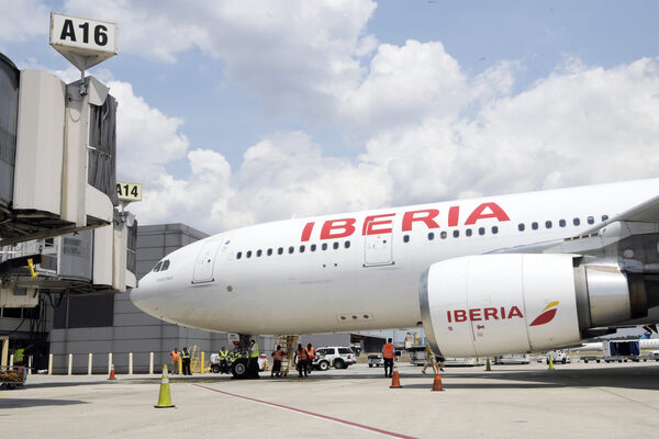 El Salvador e Iberia firman un acuerdo para fortalecer el turismo y el comercio - MarketData