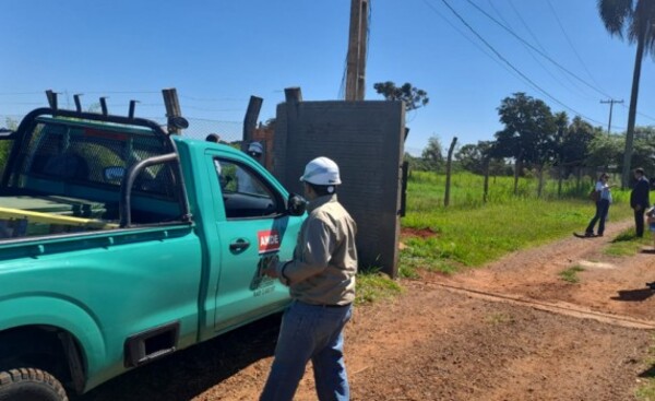 Tres allanamientos para combatir sustracción de energía eléctrica
