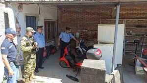 Policía aprehende a dos personas, efectúan varios allanamientos simultáneos y recuperan objetos robados - Policiales - ABC Color