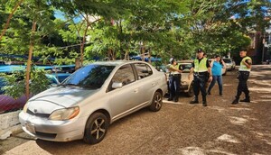 Ladrones dejaron mante abandonado automóvil que se robaron