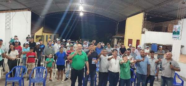 Senador Abel González en encuentro con ciudadanos de Juan E. Oleary