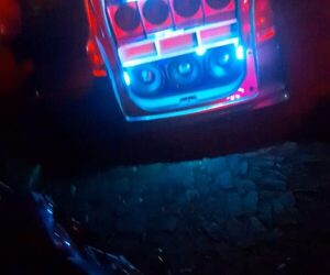 Borracho escuchaba música a todo volumen y molestaba a vecinos
