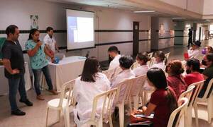 Charla educativa sobre cuidados que deben tener pacientes con Parkinson •