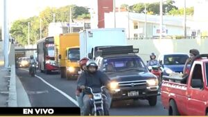 Persisten caos vehicular y tráfico lento pese al túnel de Tres Bocas 