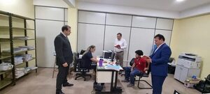 Yaca Saenger limpiará baños del hospital para evitar ir a juicio oral en el proceso por violación del deber del cuidado - Nacionales - ABC Color