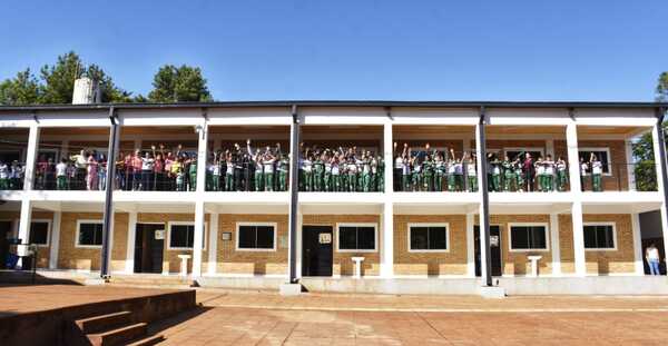 GOBERNACIÓN DE ITAPÚA INAUGURA MULTIMILLONARIAS OBRAS EJECUTADAS EN INSTITUCIÓN EDUCATIVA DE YATYTAY