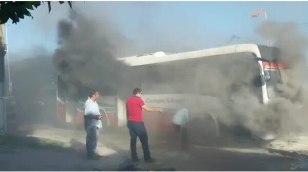 Un bus se incendia en plena ruta Transchaco - Nacionales - ABC Color
