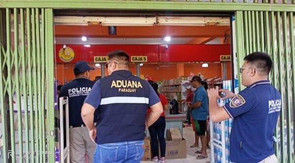 Fiscalía allana supermercado: mercaderías habrían ingresado de contrabando