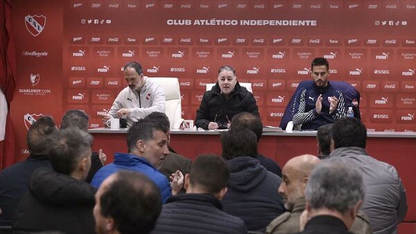 Dimite el presidente de Independiente