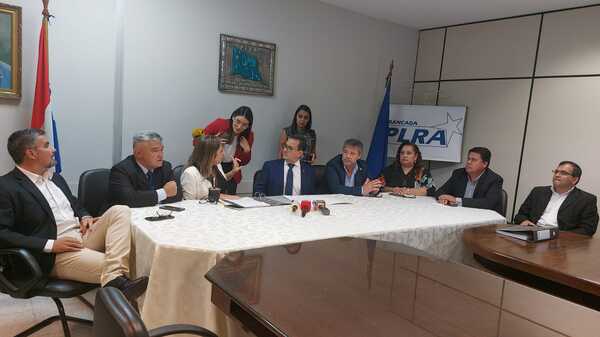 Diputados presentan libelo acusatorio contra Jorge Bogarín Alfonso