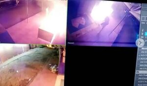 Video: prendió fuego a una hamburguesería porque demoraron en entregarle el pedido - ABC en el Este - ABC Color