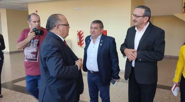 Una vez más aplazan juicio contra exfuncionarios municipales de Encarnación