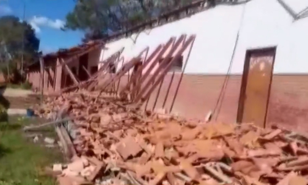San Joaquín: Árbol cae sobre techo de una escuela y MEC no cuenta con recursos para su reparación - OviedoPress