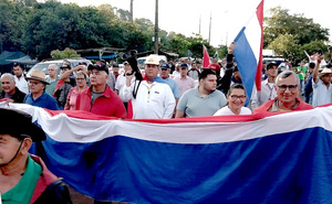 Sigue firme la lucha de los exobreros de la Itaipu por el cobro de beneficios laborales - La Clave