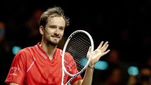 Daniil Medvedev regresa con autoridad y se cita con Zverev