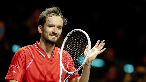 Daniil Medvedev regresa con autoridad y se cita con Zverev