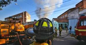 La Nación / Advierten sobre falsos bomberos que piden dinero en las calles
