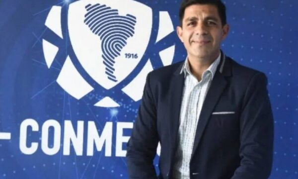 Árbitros quieren expulsar a Enrique Cáceres
