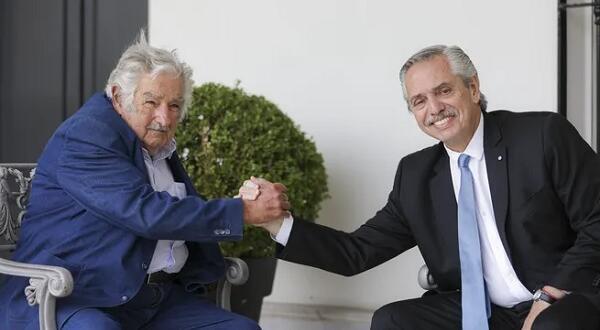 Junto a 'Pepe' Mujica, Fernández pidió trabajar para "terminar con las asimetrías" del Mercosur - .::Agencia IP::.