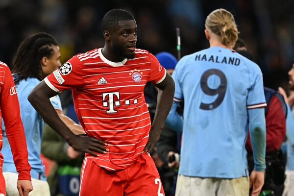 Versus / El Bayern Münich manifiesta su apoyo a Upamecano, víctima de insultos racistas