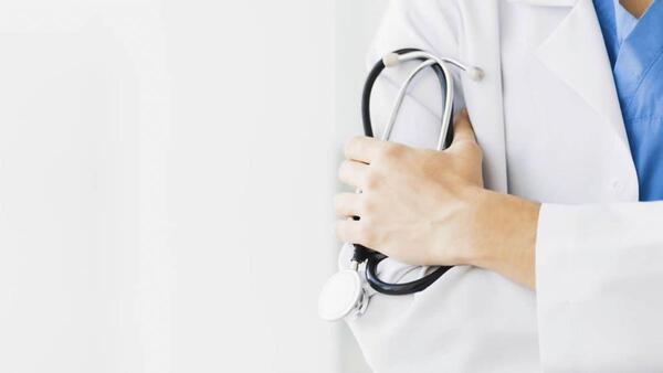 Diario HOY | Preocupa baja tasa de aprobación de médicos de universidades de garaje