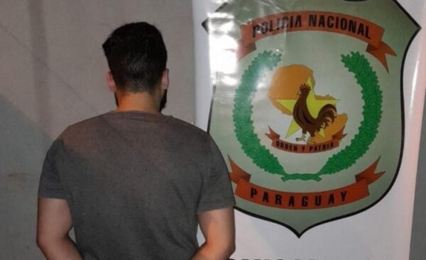 Ebrio conducía con música a todo volumen y luego agredió a policías