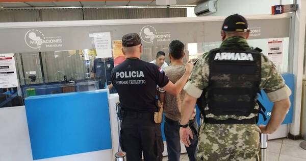 La Nación / Brasileño buscado en su país por abuso sexual de niños fue entregado a la Policía Federal
