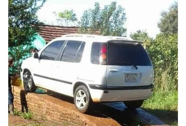 DENUNCIAN EL HURTO DE UN AUTOMÓVIL QUE SE ENCONTRABA EN EL PATIO DE UNA CASA EN ENCARNACIÓN