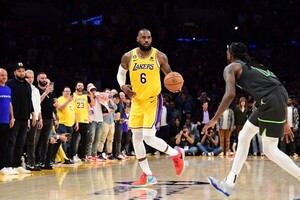 Diario HOY | Lakers vuelven a playoffs con un caótico triunfo ante Minnesota