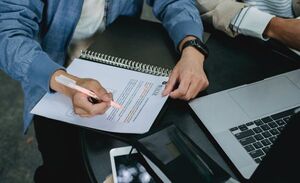 Diario HOY | Poner de relevancia, forma incorrecta de resaltar algo, según la RAE